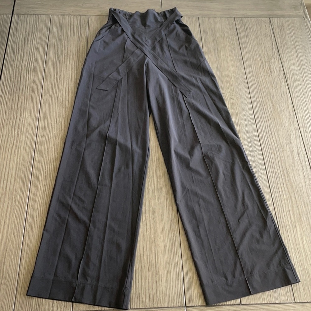 Lululemon lifestyle Noir pants in black size 0